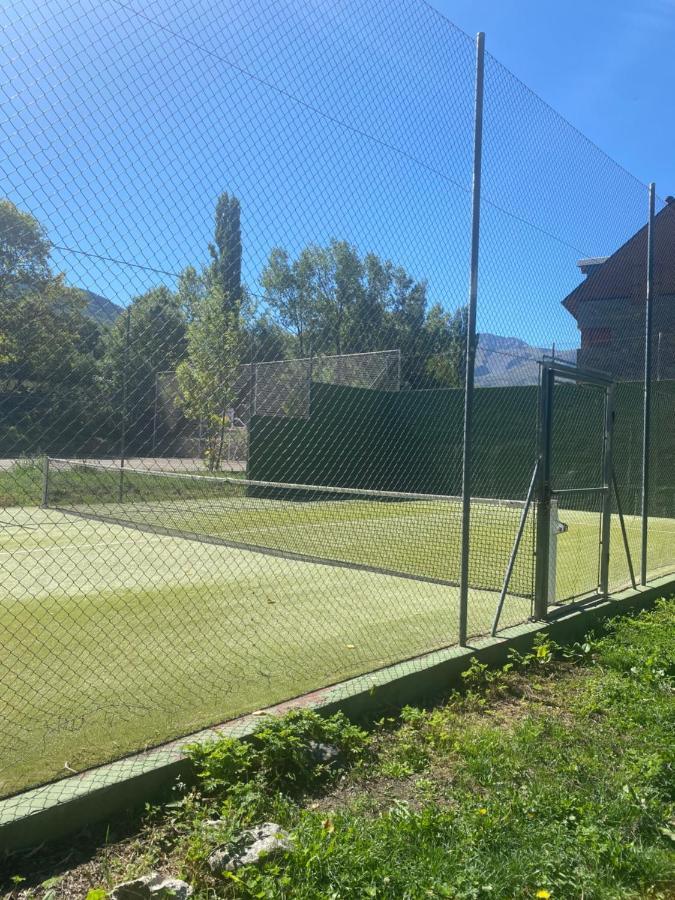 Appartamento Check-In Casas Cumbre De Benasque Eriste Esterno foto