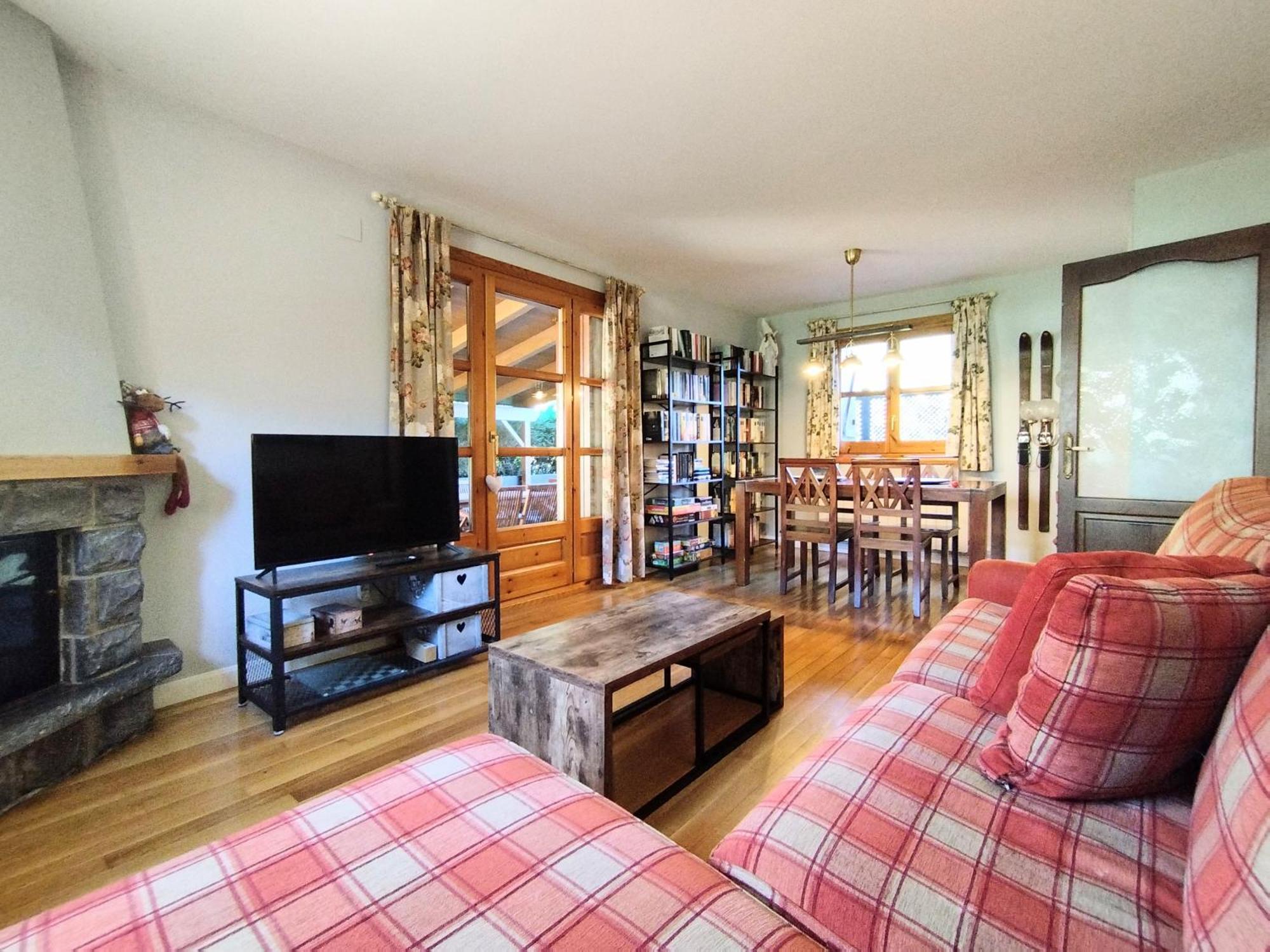 Appartamento Check-In Casas Cumbre De Benasque Eriste Esterno foto
